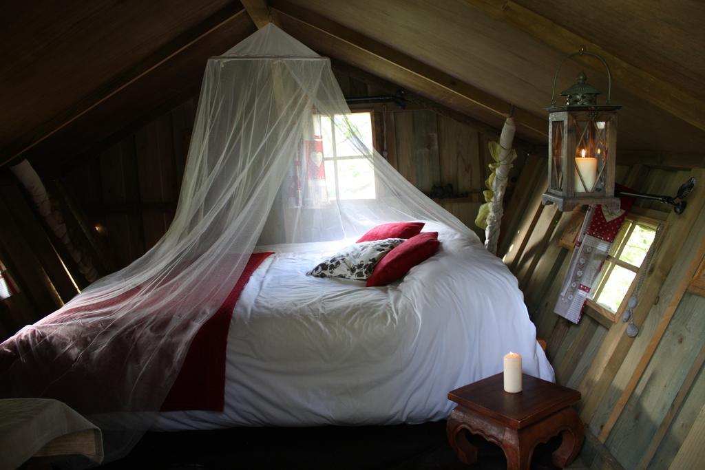 Insolite Dans Les Arbres Les Ormes, Epiniac Bed & Breakfast Dış mekan fotoğraf