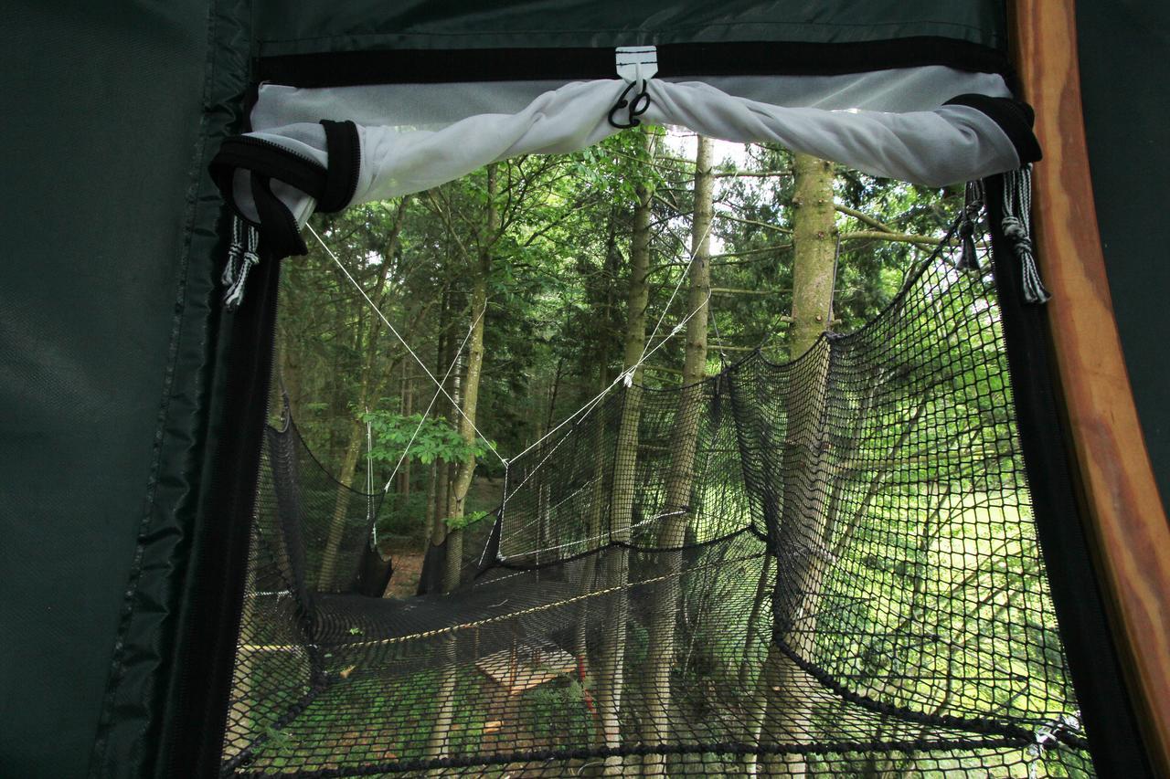 Insolite Dans Les Arbres Les Ormes, Epiniac Bed & Breakfast Dış mekan fotoğraf